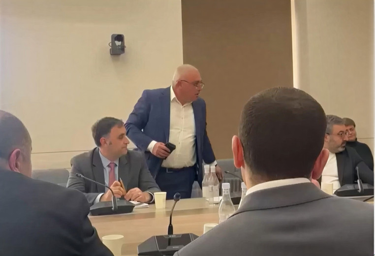 Լեզվակռիվ Խորհրդարանում 